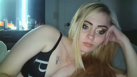 Hailey and d online show from December 2024 10:43:02 PM