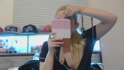 Hailey and d online show from November 2025 10:31:02 PM