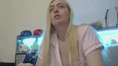 Hailey and d online show from December 2025 10:14:01 PM