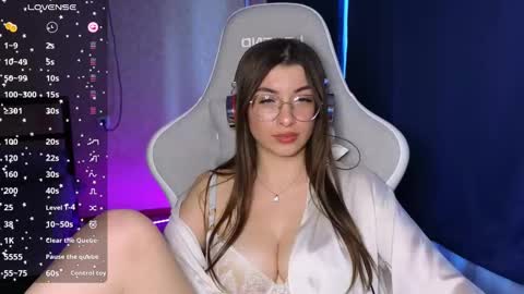 Snapshot of haily_heavenly chatting on February 2025 02:11:02 PM HailyHeavenly online show from February 2025 02:11:02 PM