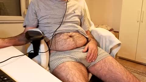 Snapshot of hairy_boy29 chatting on November 2025 07:10:01 PM hairy_boy29 online show from November 2025 07:10:01 PM