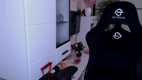 Monika online show from May 2026 09:03:02 AM