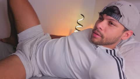 Independent       model  online show from December 2025 11:33:02 PM