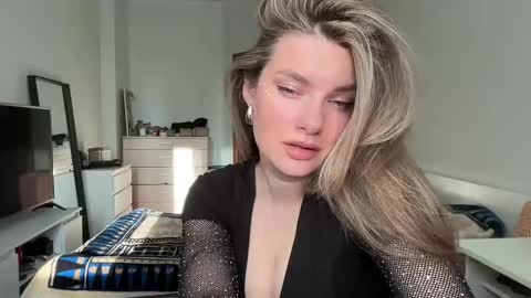 haley_rune online show from February 2025 09:36:01 AM