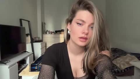 haley_rune online show from February 2025 12:38:02 PM