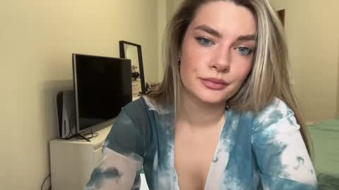 haley_rune online show from February 2025 11:06:02 AM