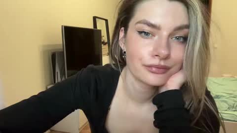 haley_rune online show from February 2025 02:32:02 PM