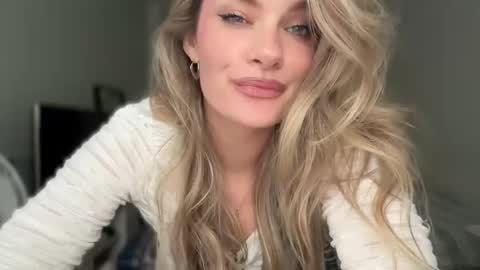 haley_rune online show from September 2025 10:48:01 AM