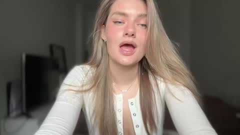 haley_rune online show from September 2025 10:06:01 AM