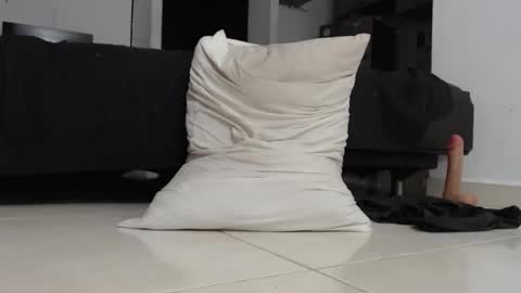 Snapshot of halfenaked17 chatting on December 2025 01:00:02 AM halfenaked17 online show from December 2025 01:00:02 AM