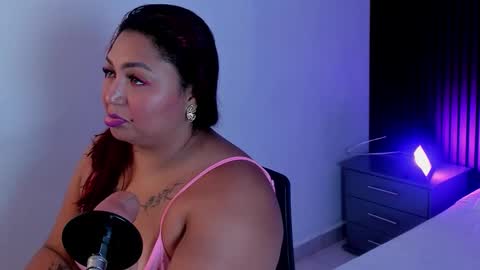 Halleyrosse online show from October 2025 08:33:02 PM