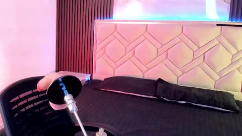 Halleyrosse online show from October 2025 12:51:01 PM