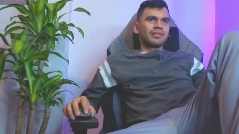 hamiltong12 online show from April 2026 12:53:01 AM