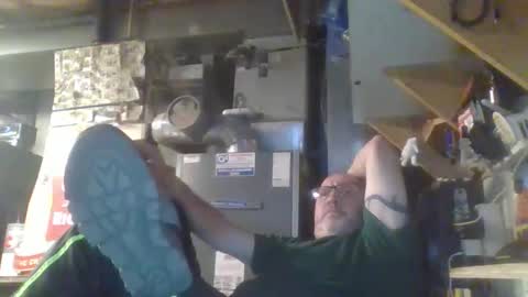 Snapshot of handiemanhere chatting on November 2025 02:06:01 PM naked man online show from November 2025 02:06:01 PM