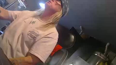 handystud33 online show from October 2025 03:17:02 AM