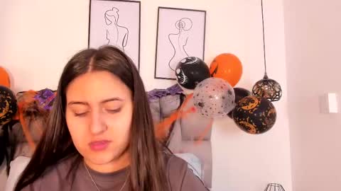 hanna__evans_ online show from October 2025 12:17:02 PM