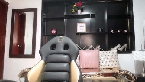 Snapshot of hanna_lamber chatting on January 2025 11:02:02 PM hanna_lamber online show from January 2025 11:02:02 PM