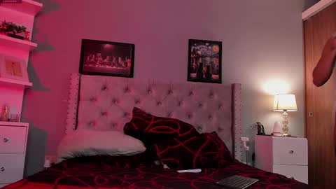 Hanna online show from February 2025 01:10:01 AM