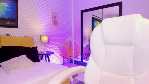 Hanna online show from November 2025 03:49:02 AM