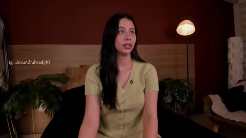 Hannah online show from November 2025 08:52:02 PM