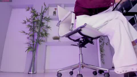 HANNAH HOWELL online show from September 2025 09:36:02 AM