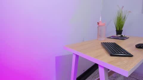 Snapshot of hannah_martinez_ chatting on October 2025 08:18:01 PM Maira online show from October 2025 08:18:01 PM