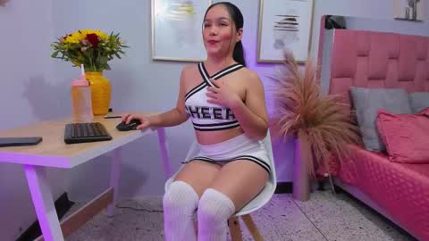 Snapshot of hannah_martinez_ chatting on October 2025 08:19:02 PM Maira online show from October 2025 08:19:02 PM