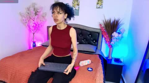 Snapshot of hannahblue_ chatting on February 2026 12:21:01 PM HannahBlue online show from February 2026 12:21:01 PM