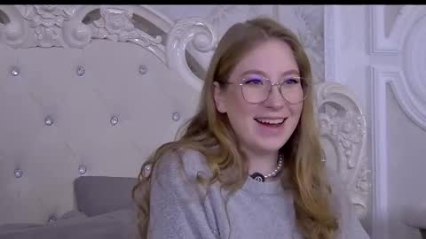 Snapshot of hannahmonttana chatting on October 2025 03:37:02 AM Pearl online show from October 2025 03:37:02 AM