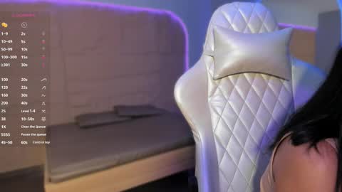 hannahmonttgomery  Help me reach 100 Hands up online show from January 2026 04:42:01 PM