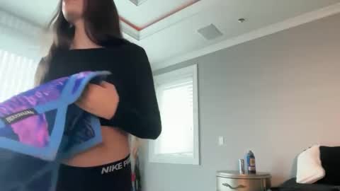 Snapshot of hannahtaylorr chatting on February 2026 08:57:02 PM Hannah Taylor online show from February 2026 08:57:02 PM