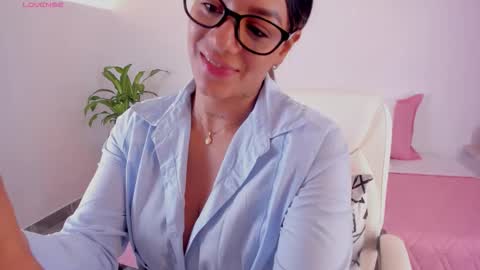 Snapshot of hannawilliams_ chatting on November 2025 08:55:01 PM Hanna Williams online show from November 2025 08:55:01 PM