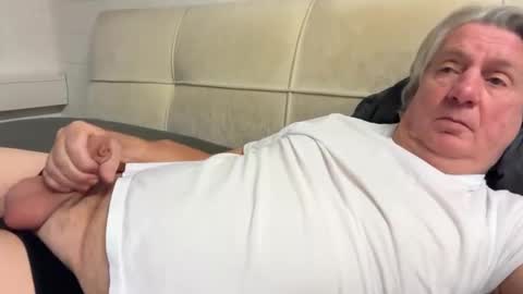 hans66760 online show from December 2024 09:34:02 PM