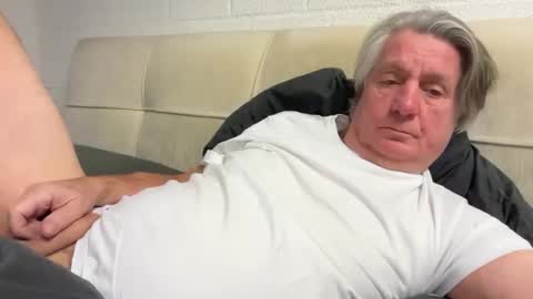 hans66760 online show from December 2024 07:18:02 PM