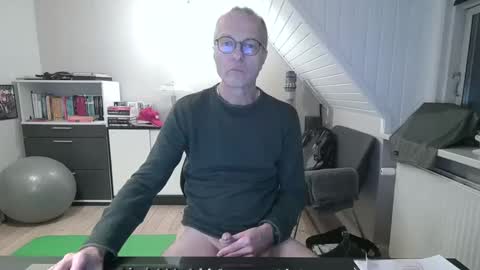 Snapshot of hanse_1 chatting on December 2024 04:42:01 PM Hanse online show from December 2024 04:42:01 PM