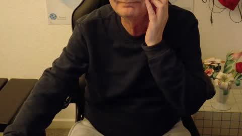 Snapshot of hansi63 chatting on March 2026 07:00:02 PM charly online show from March 2026 07:00:02 PM