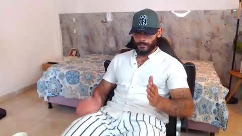 hanz_col online show from November 2025 03:12:02 PM