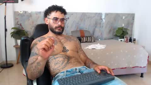 Snapshot of hanz_col chatting on June 2026 06:30:01 PM hanz_col online show from June 2026 06:30:01 PM