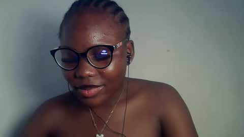 Snapshot of happi_slut chatting on February 2026 05:57:02 PM Happi slut online show from February 2026 05:57:02 PM