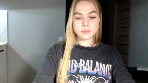 happy_fox_ online show from December 2024 11:03:01 PM