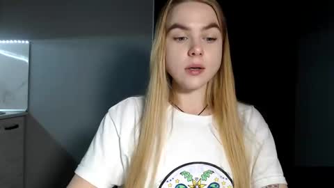 happy_fox_ online show from January 2025 09:25:01 PM