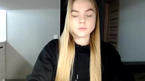 happy_fox_ online show from January 2025 05:27:01 PM