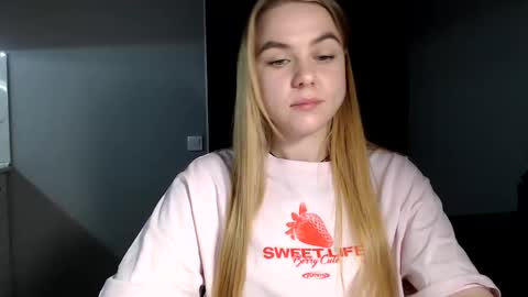 happy_fox_ online show from January 2025 08:26:01 PM