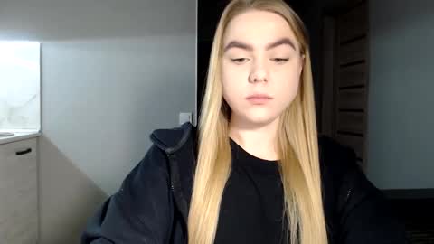 happy_fox_ online show from February 2025 05:47:01 PM