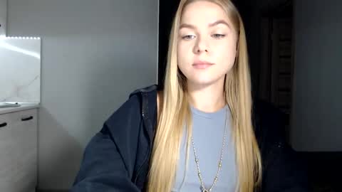 happy_fox_ online show from September 2025 08:55:02 PM