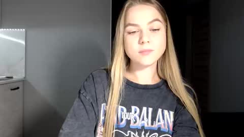 happy_fox_ online show from October 2025 09:23:01 PM