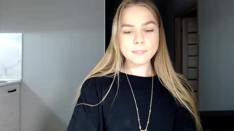 happy_fox_ online show from December 2025 08:59:02 PM