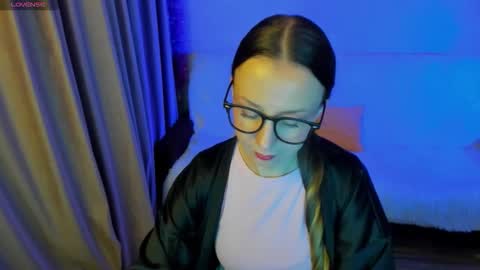 Stephanie online show from October 2025 04:49:02 PM