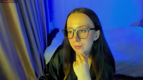 Stephanie online show from October 2025 04:52:01 PM