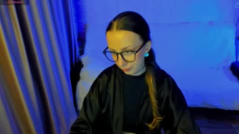 Stephanie online show from November 2025 05:26:01 PM